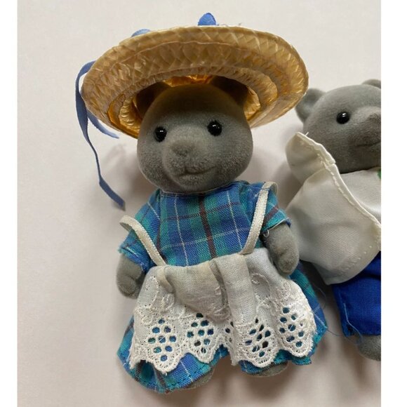 Epoch Calico Critters Sylvanian Family Dolls Evergreen Gray Bear Family - Picture 2 of 5